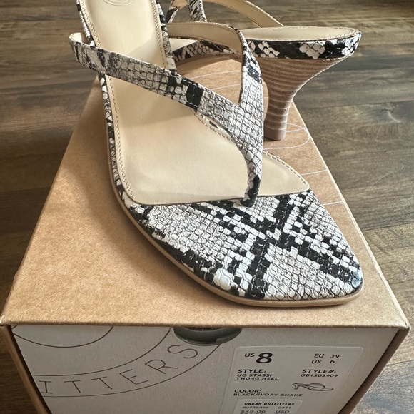 UO Stassi Thong Heel - Picture 7 of 7